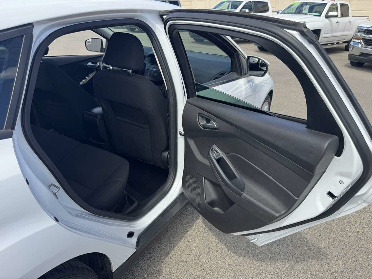 Used 2015 Ford Focus SE FWD image 17
