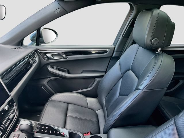 Certified 2024 Porsche Macan AWD/4WD image 26