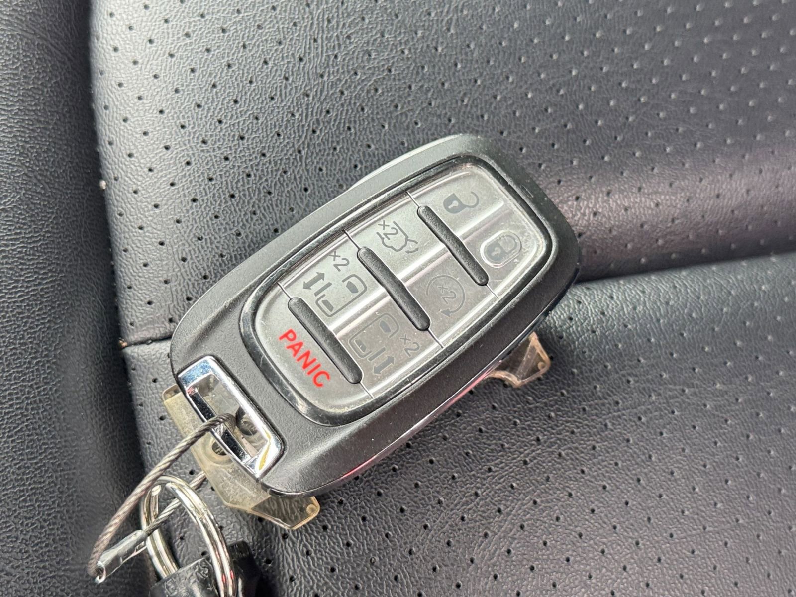 Used 2025 Chrysler Pacifica Select image 21