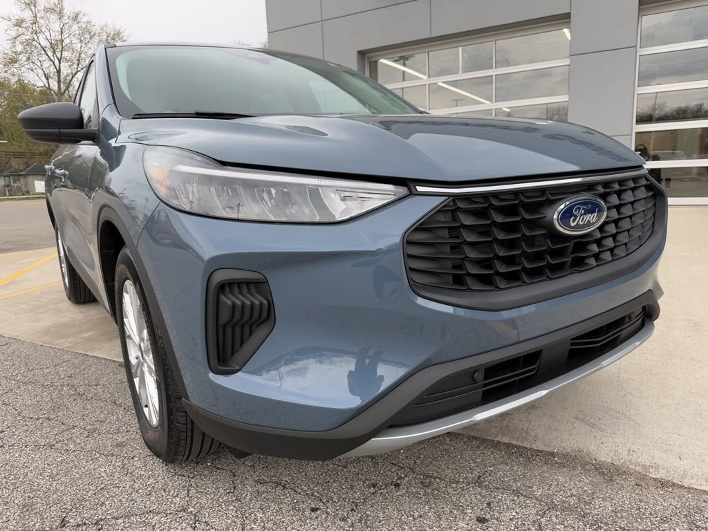 Used 2025 Ford Escape Active w/ Cold Weather Package FWD image 13