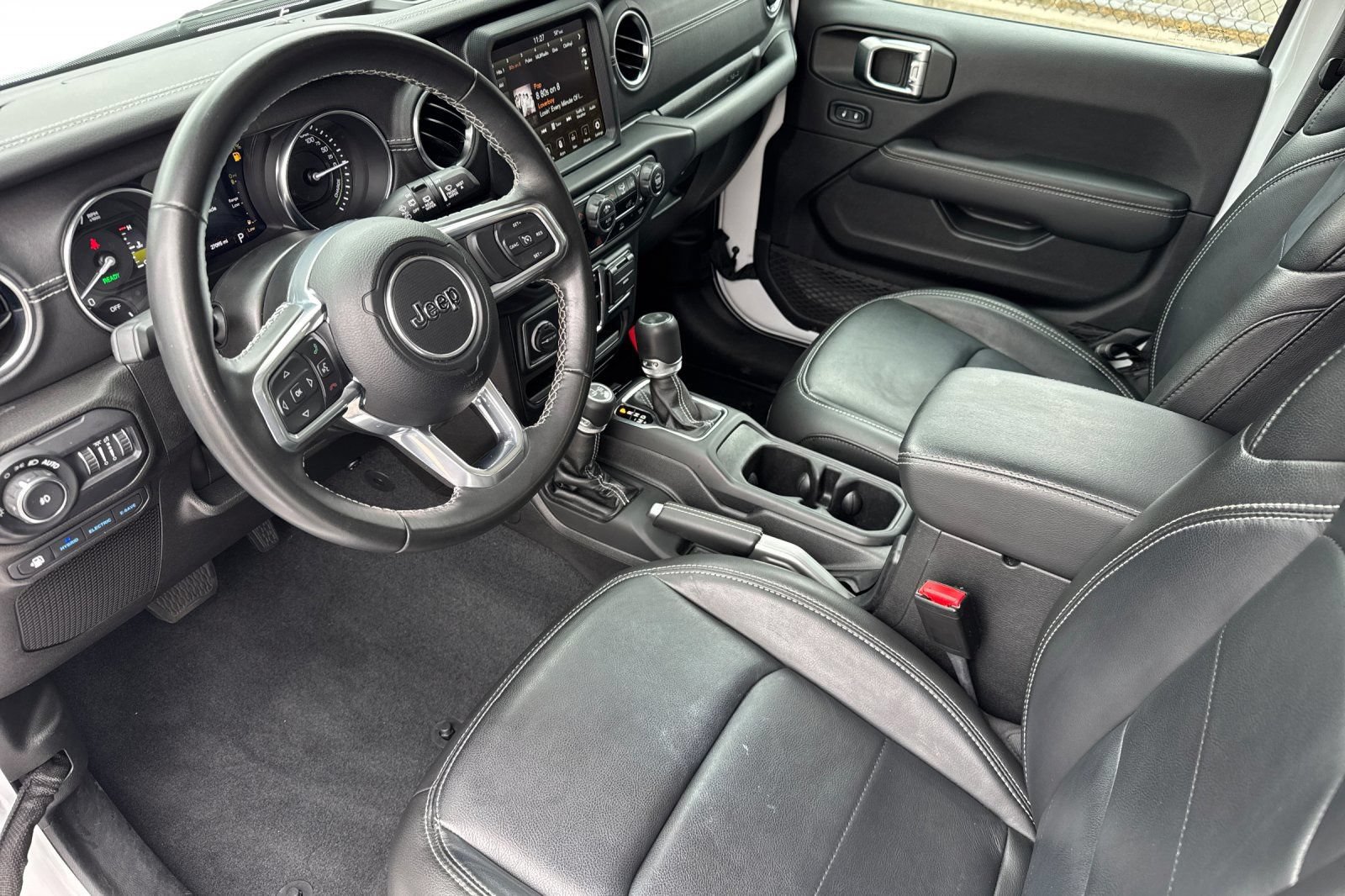 Used 2022 Jeep Wrangler Unlimited Sahara AWD/4WD image 14