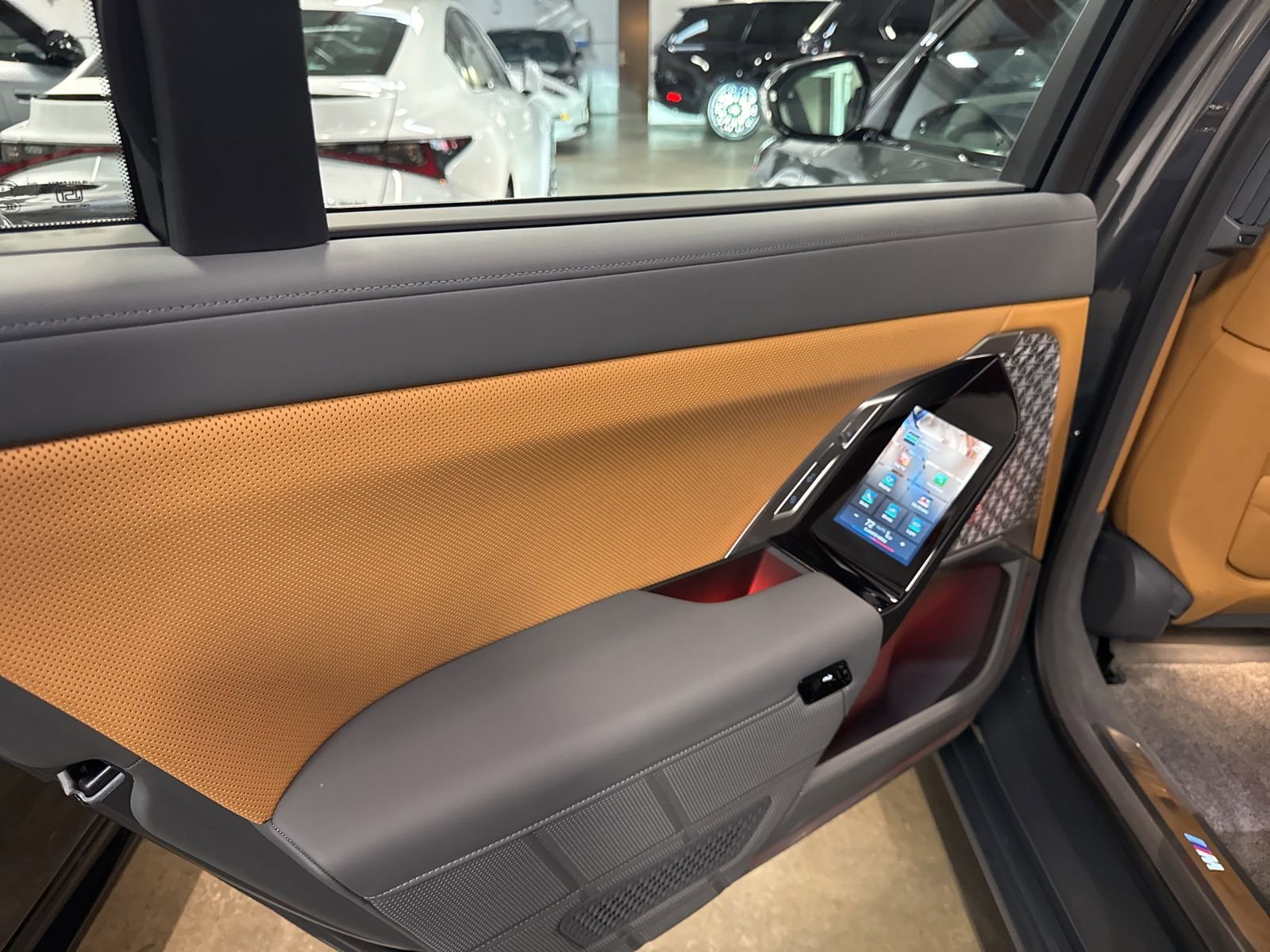 Used 2025 BMW i7 xDrive60 image 12