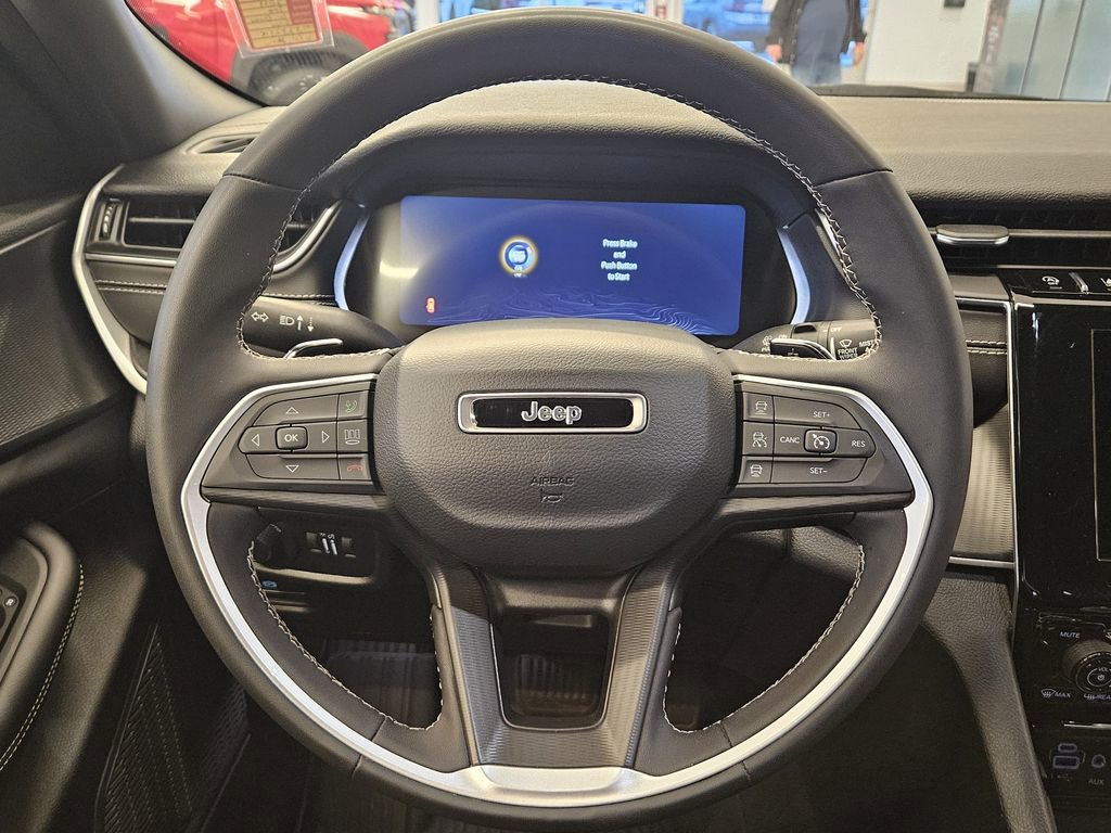 Used 2023 Jeep Grand Cherokee L Laredo image 17