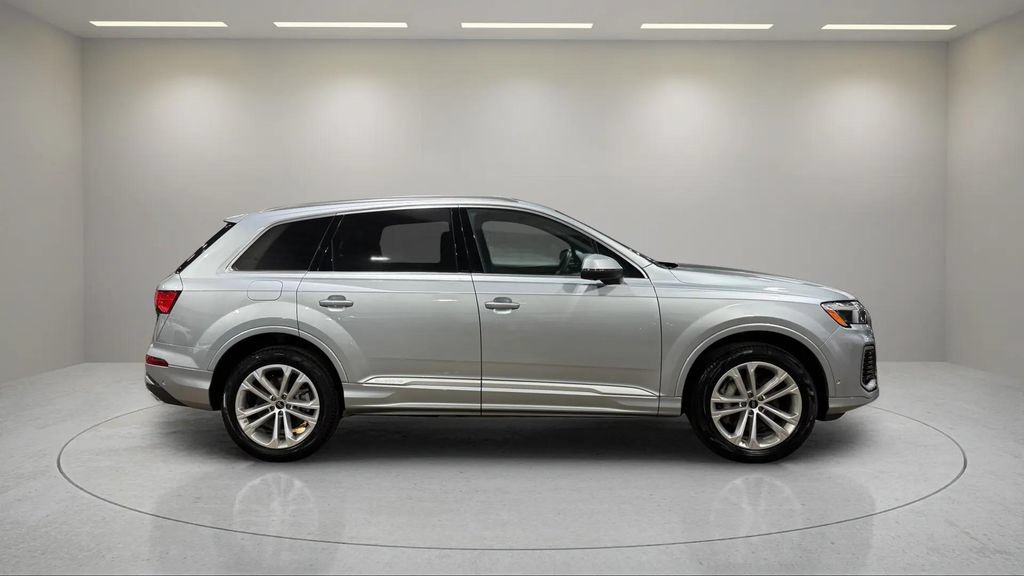 Used 2025 Audi Q7 3.0T Premium Plus AWD/4WD image 2