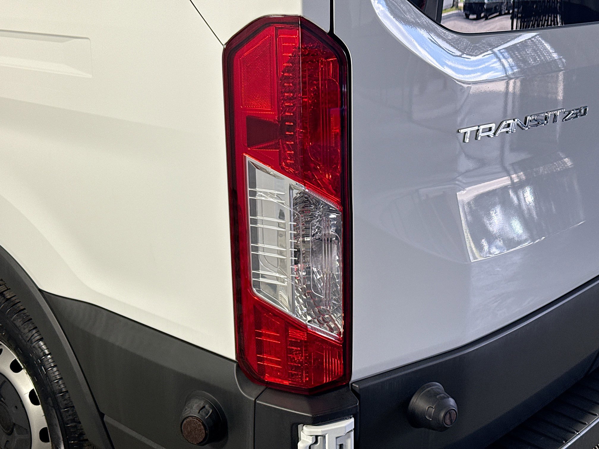 Used 2017 Ford Transit 350 XL image 31