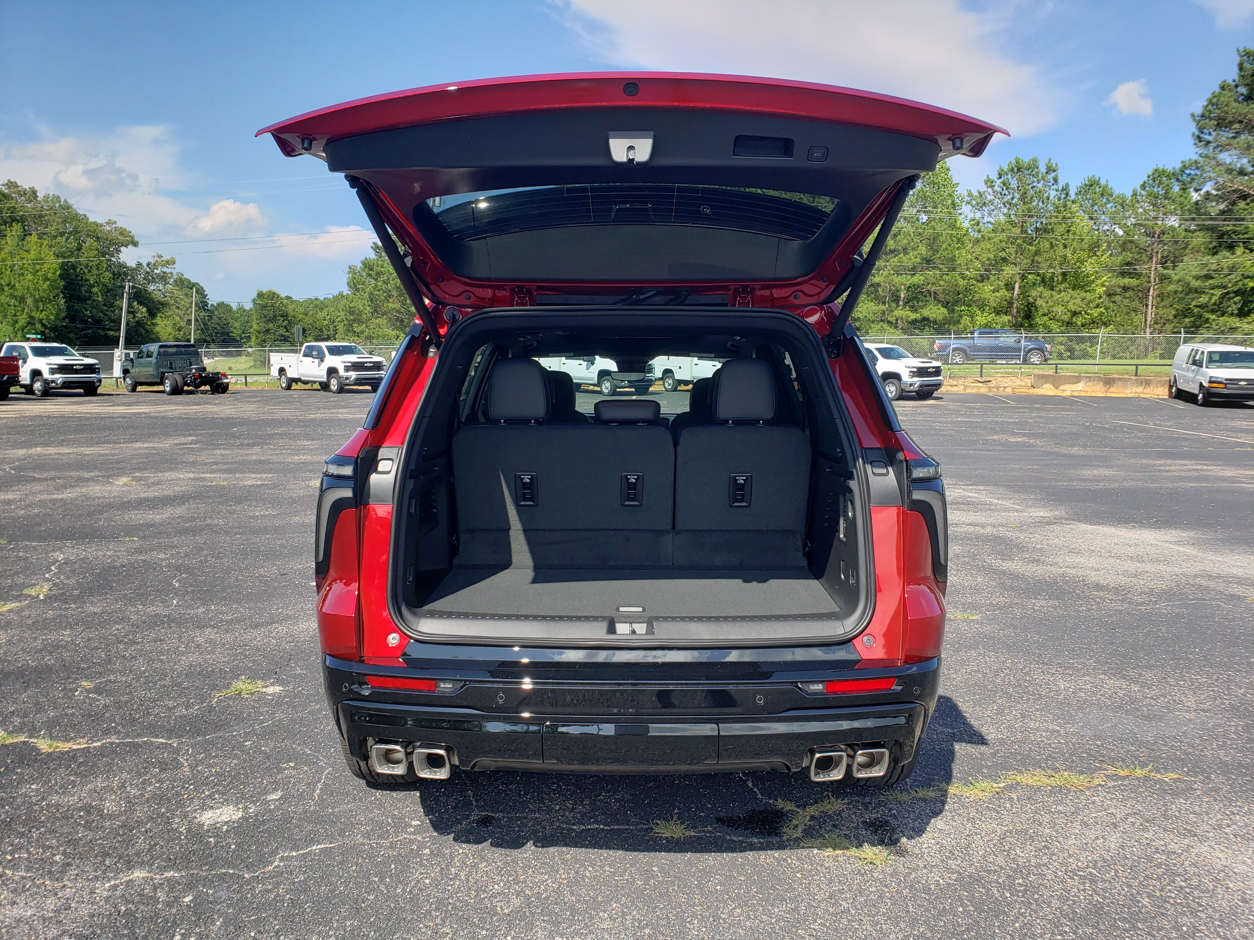 New 2026 Chevrolet Traverse RS w/ LPO, Floor Liner Package FWD image 9