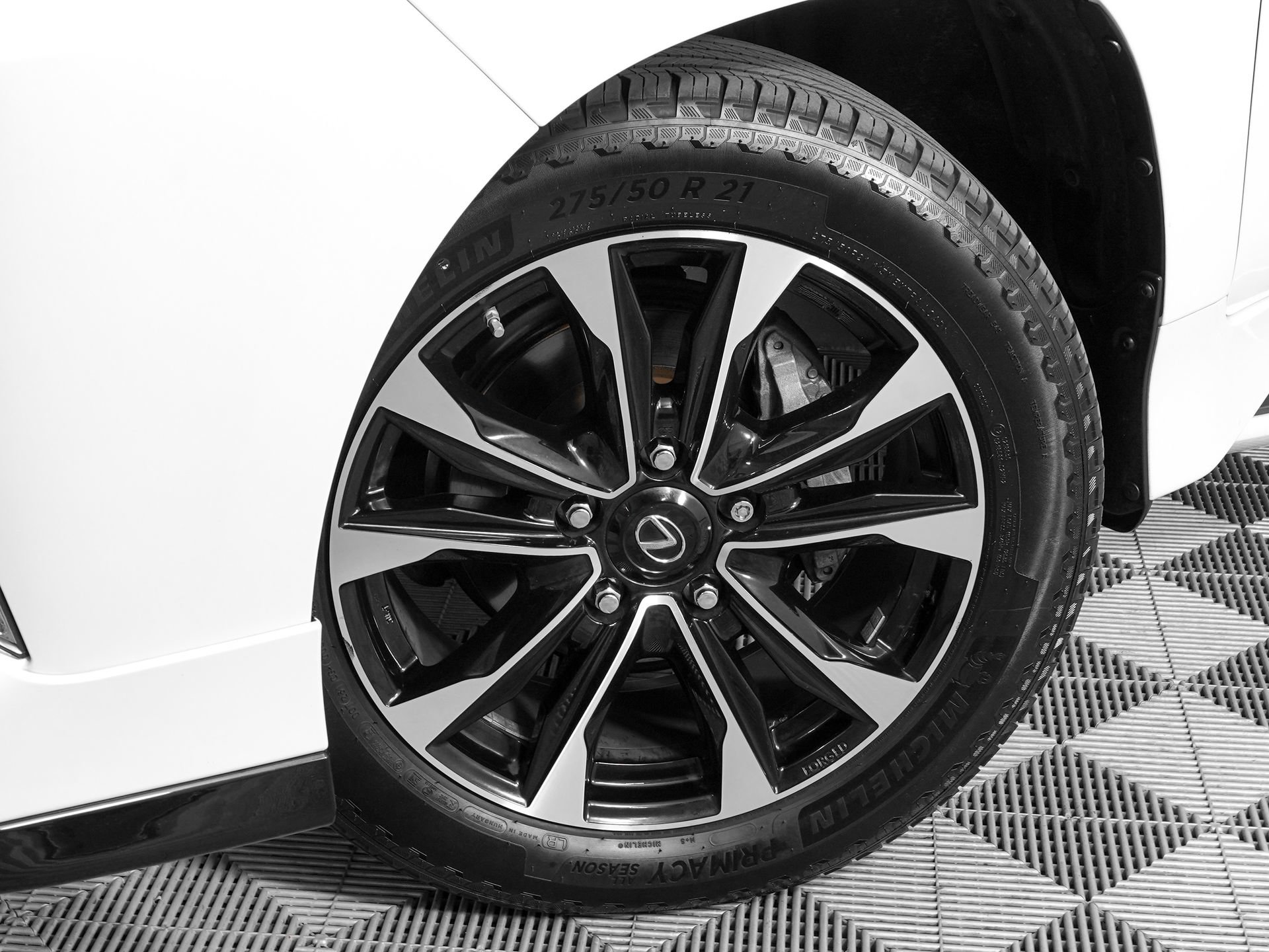 Used 2021 Lexus LX 570 4WD w/ Sport Package image 33