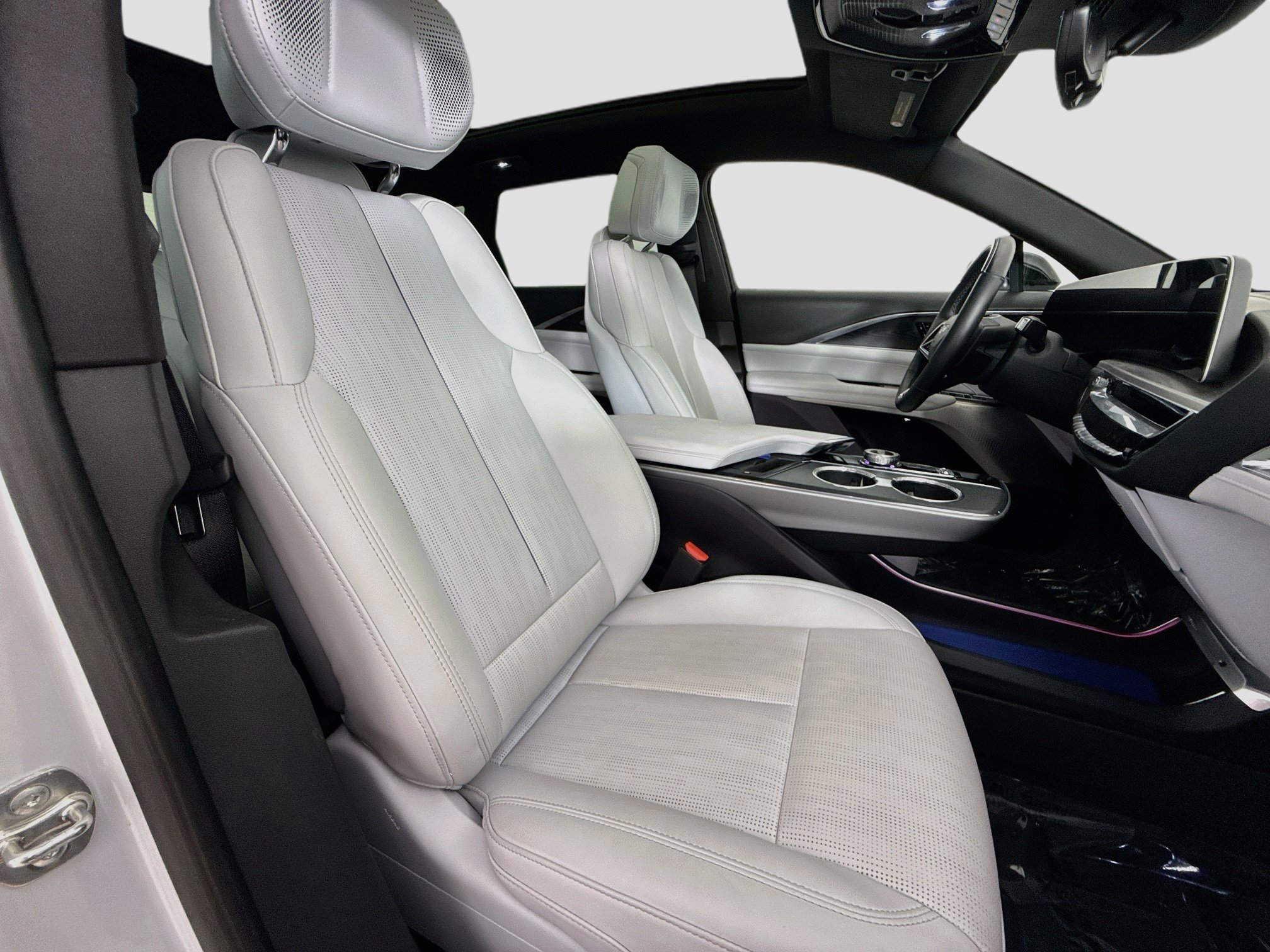 Used 2024 Cadillac Lyriq Luxury RWD image 31