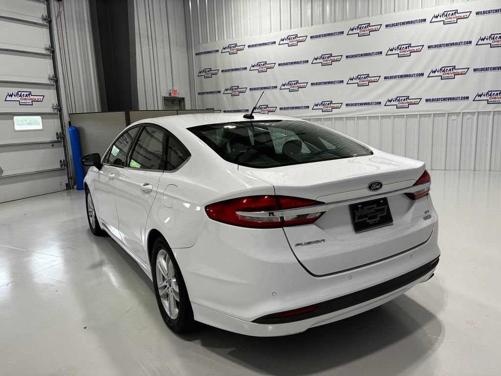Used 2018 Ford Fusion SE w/ Fusion SE Technology Package FWD image 4