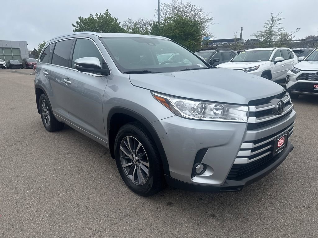 Used 2017 Toyota Highlander XLE AWD/4WD image 11