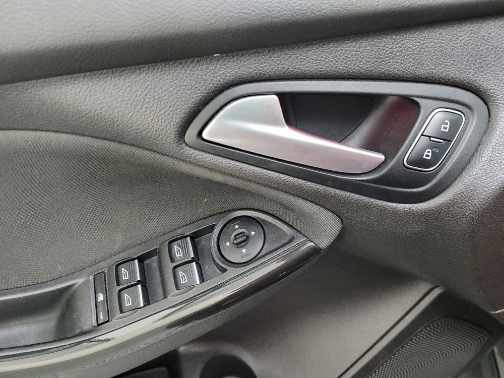 Used 2017 Ford Focus Titanium FWD image 27