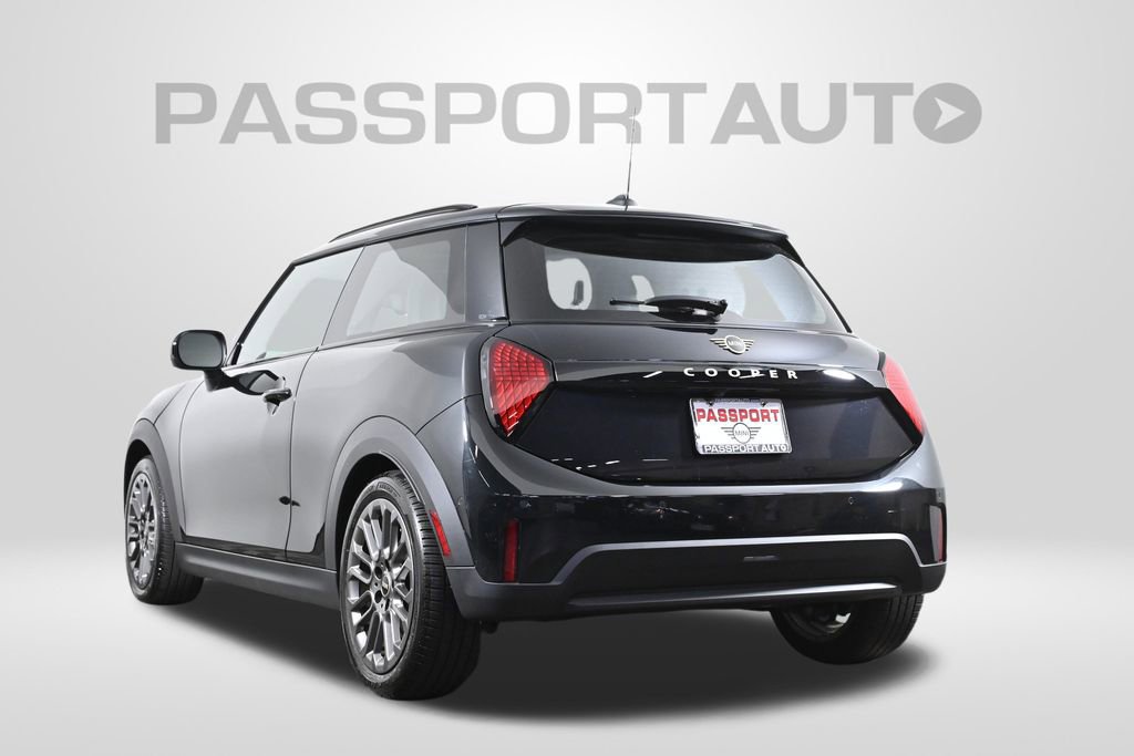 Used 2025 MINI Cooper 2-Door Hardtop image 6