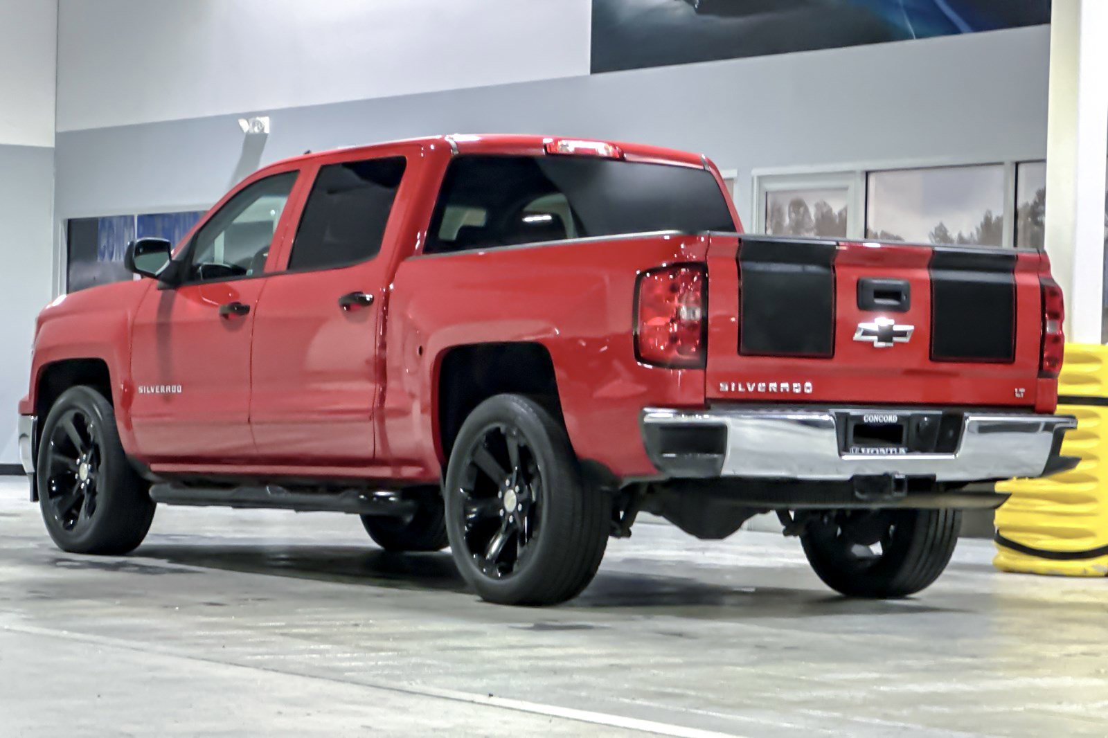 Used 2015 Chevrolet Silverado 1500 LT w/ Rally 2 Edition image 3