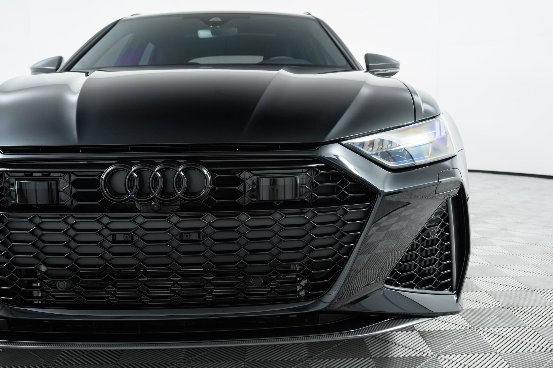 Used 2024 Audi RS 6 performance w/ Matte Carbon Package image 36