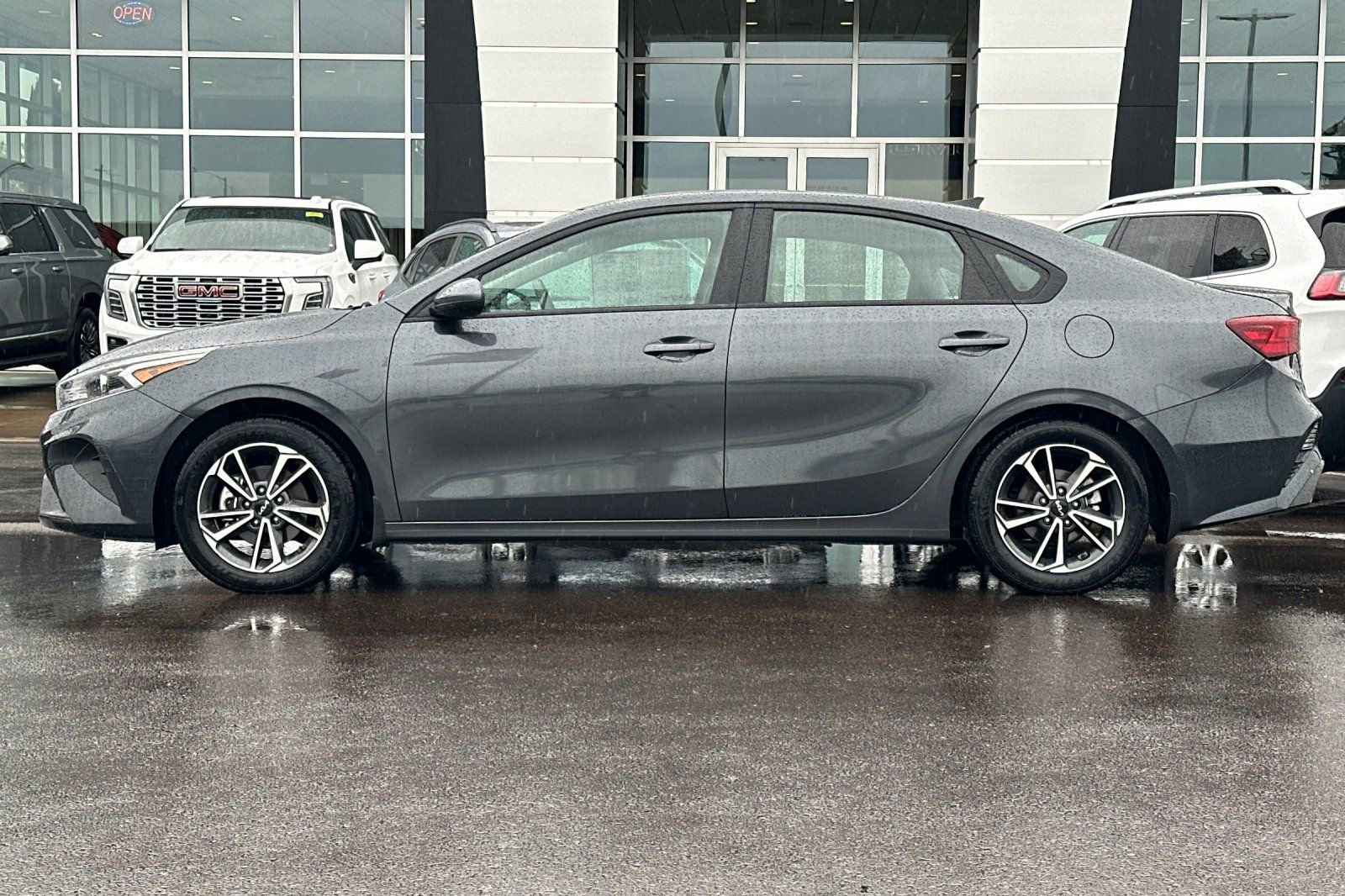 Used 2023 Kia Forte LXS image 7