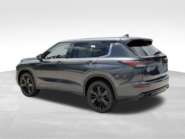 New 2026 Mitsubishi Outlander LE FWD image 3