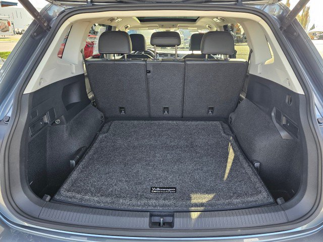 Used 2024 Volkswagen Tiguan SE w/ Panoramic Sunroof Package AWD/4WD image 18