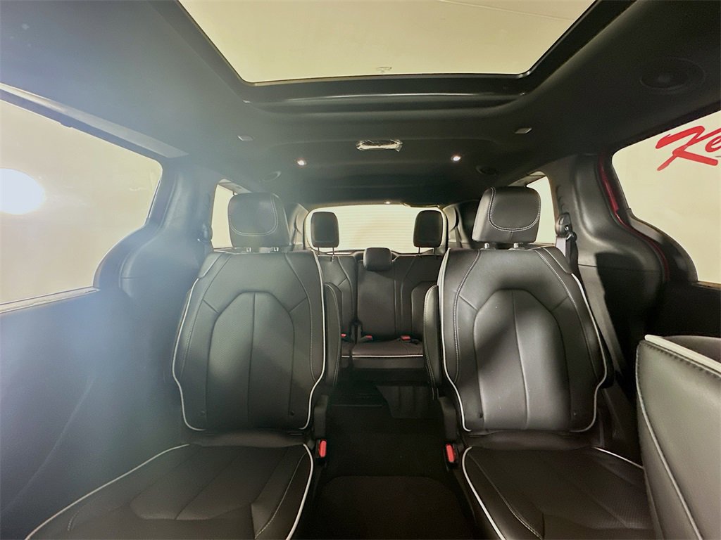 New 2026 Chrysler Pacifica Limited image 10