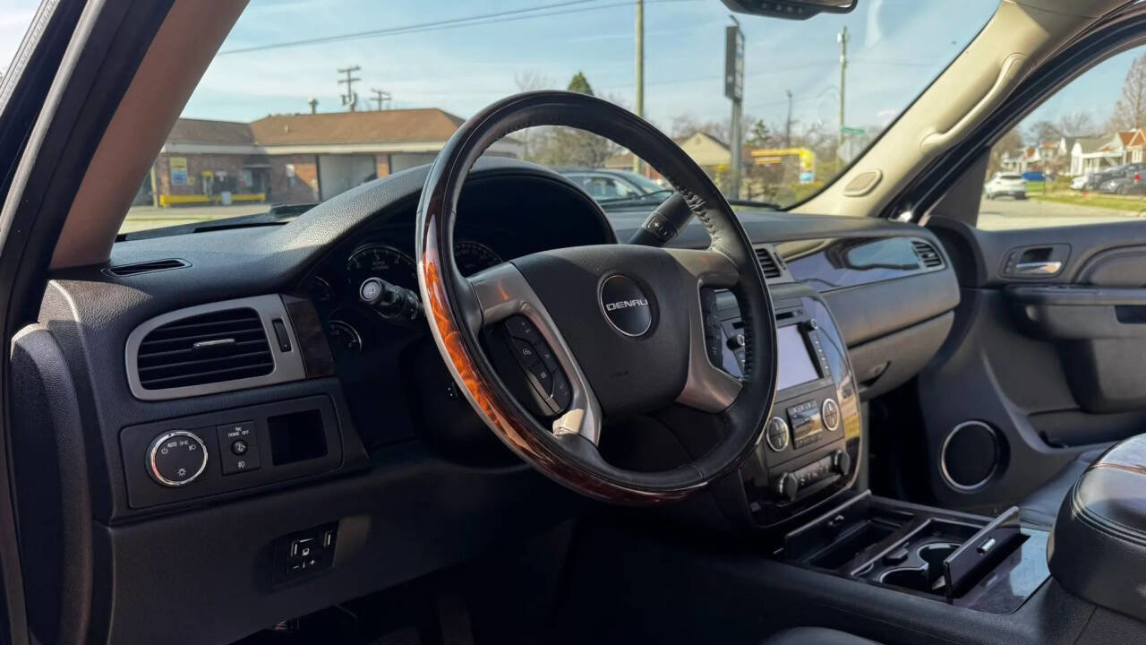 Used 2013 GMC Yukon Denali AWD/4WD image 24