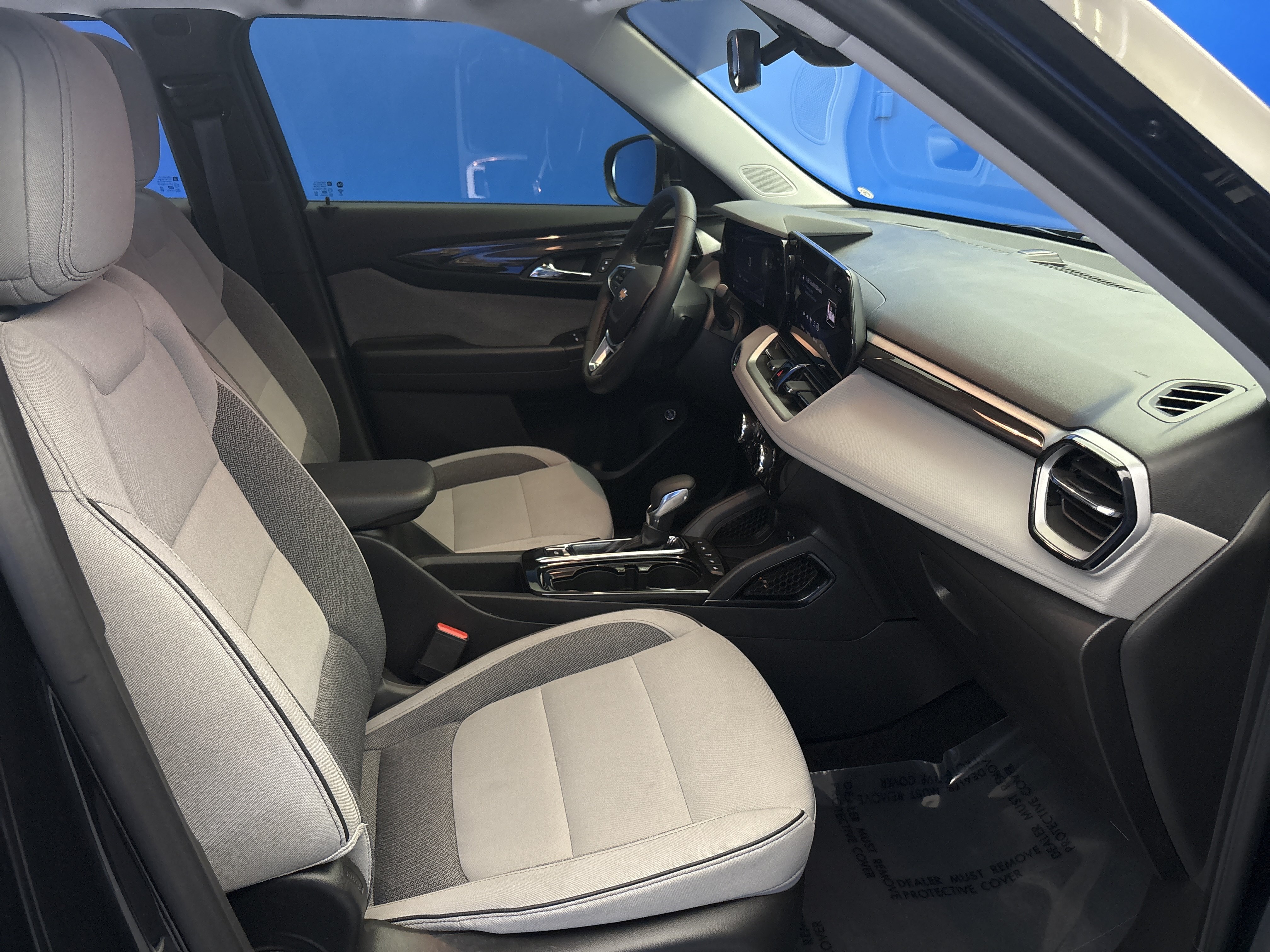 Used 2025 Chevrolet TrailBlazer LT w/ Convenience Package FWD image 23