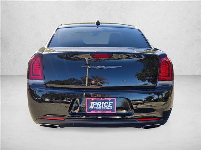 Used 2023 Chrysler 300 Touring L image 6