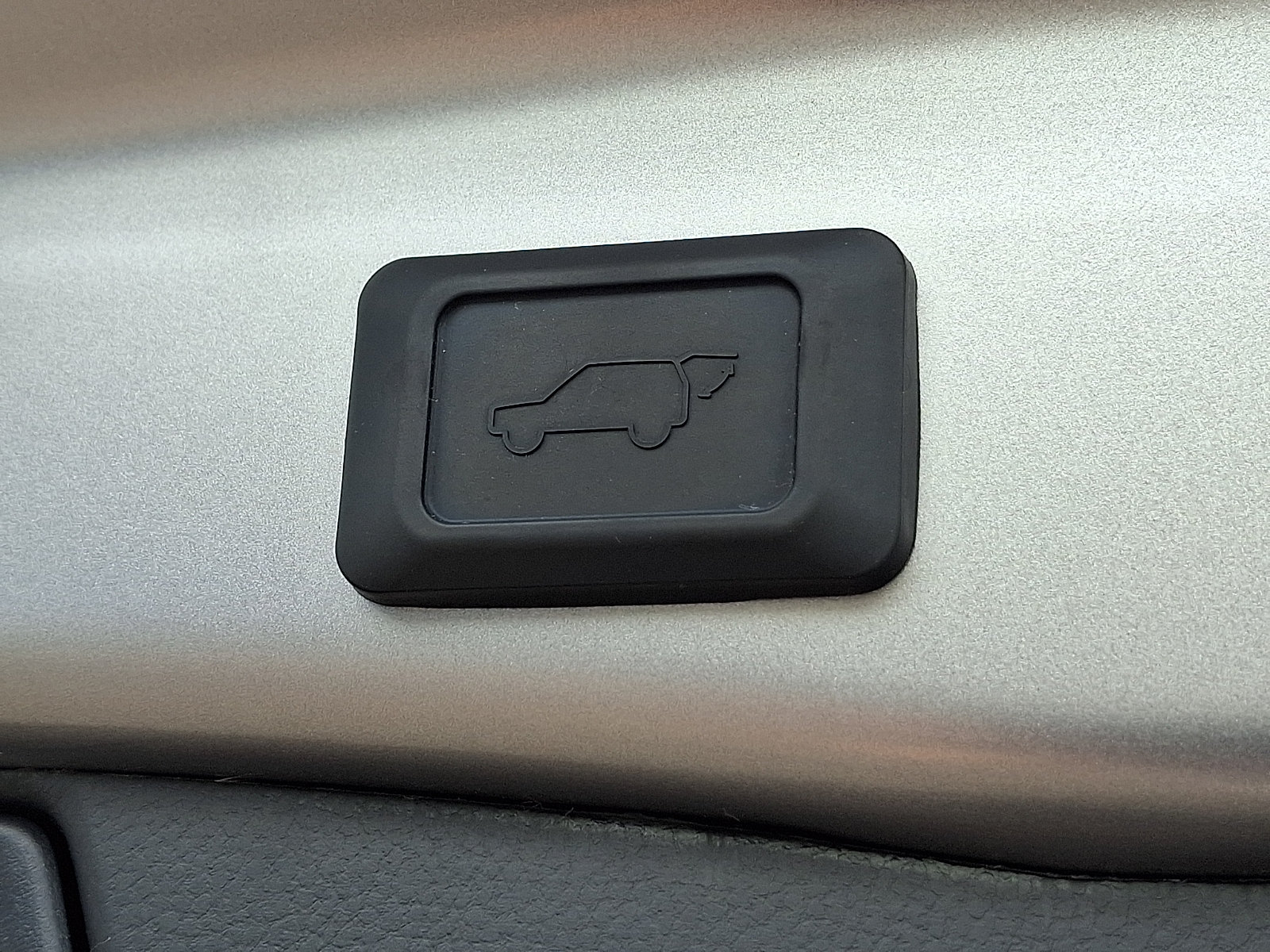 Used 2025 Toyota RAV4 XLE w/ Convenience Package FWD image 31