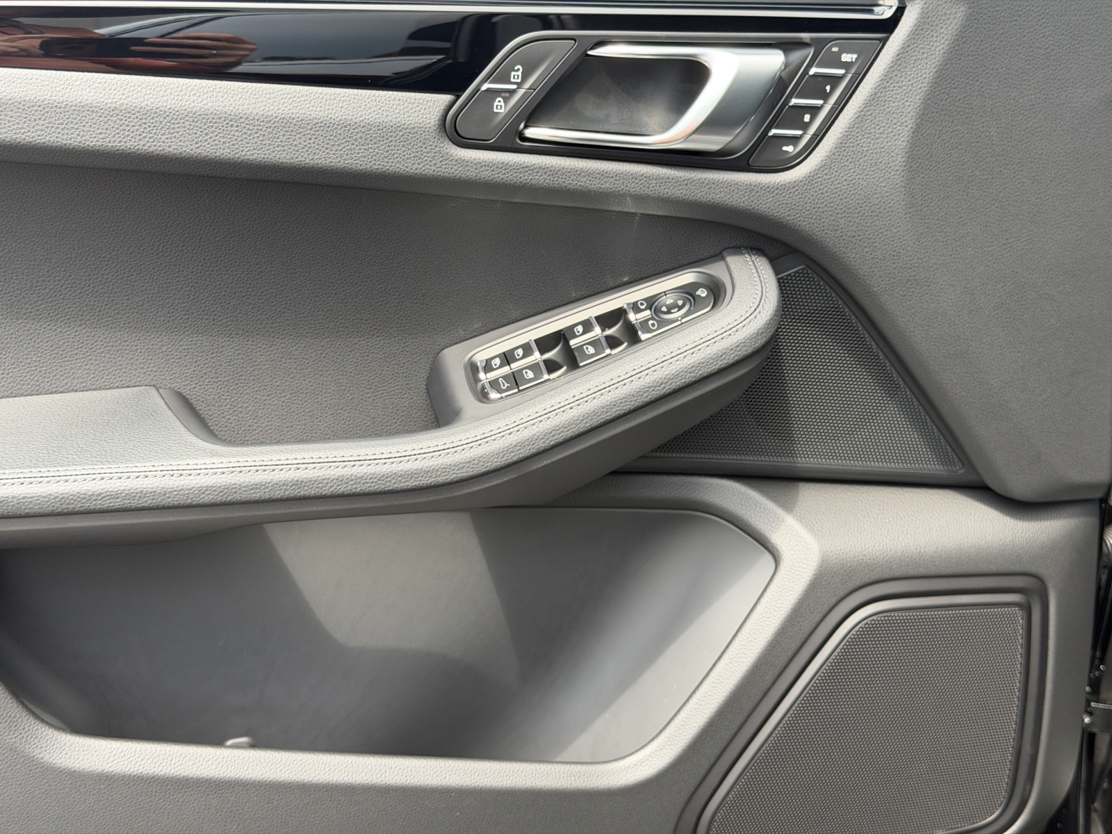 New 2026 Porsche Macan AWD/4WD image 18