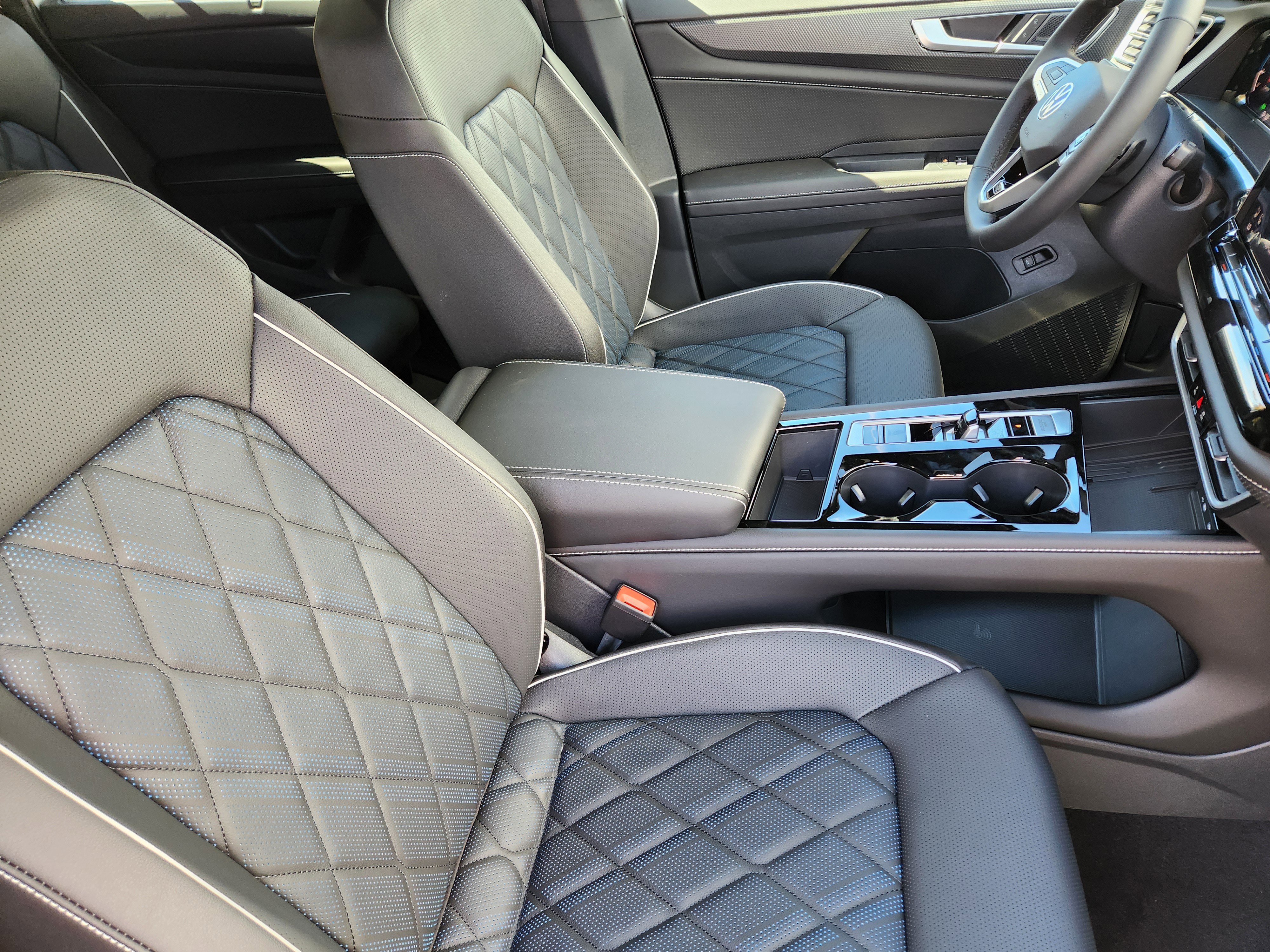 New 2026 Volkswagen Atlas Cross Sport SEL Premium R-Line image 25
