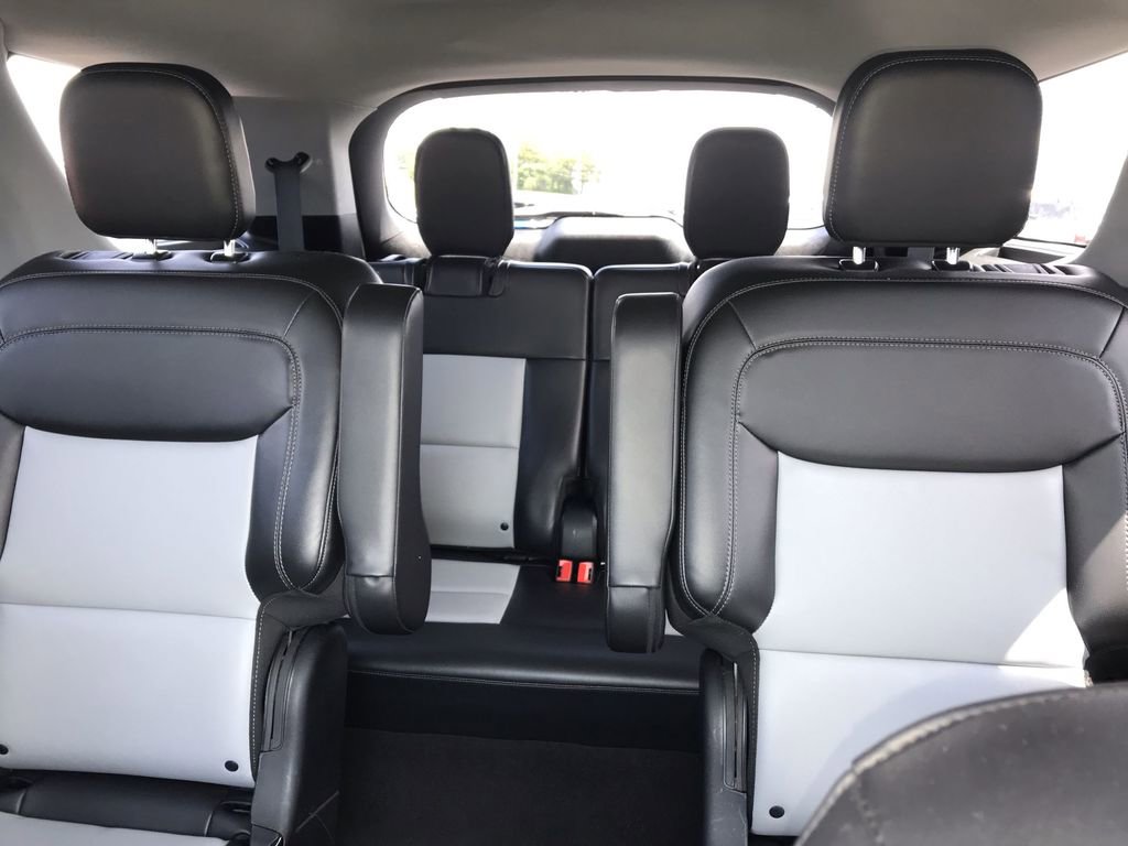 Used 2022 Ford Explorer XLT w/ Equipment Group 202A AWD/4WD image 23