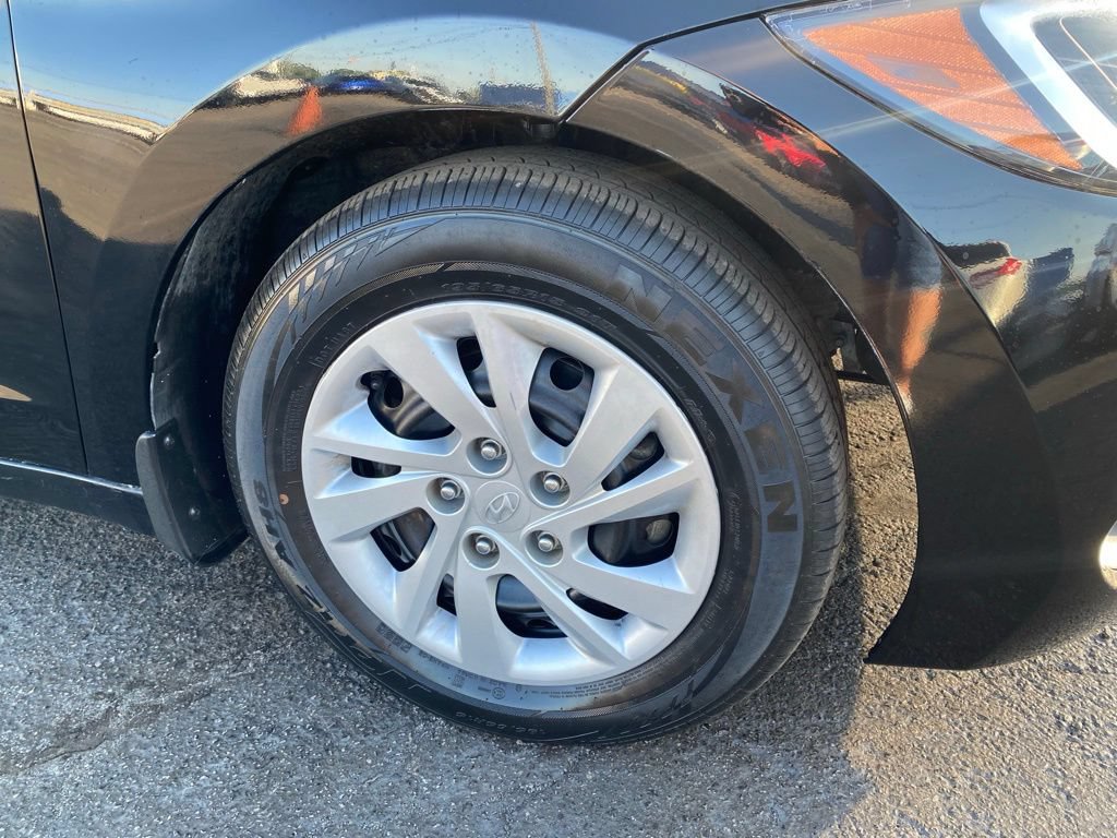 Used 2018 Hyundai Elantra SE FWD image 26