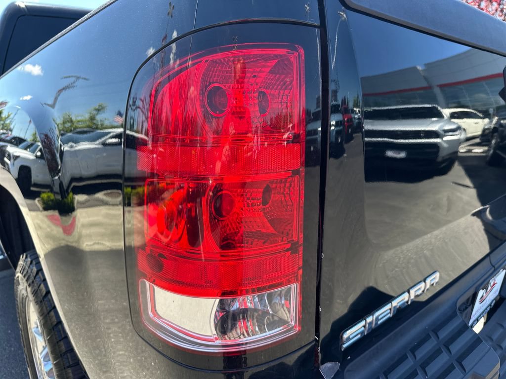 Used 2014 GMC Sierra 2500 Denali w/ Suspension Package, Off-Road AWD/4WD image 10