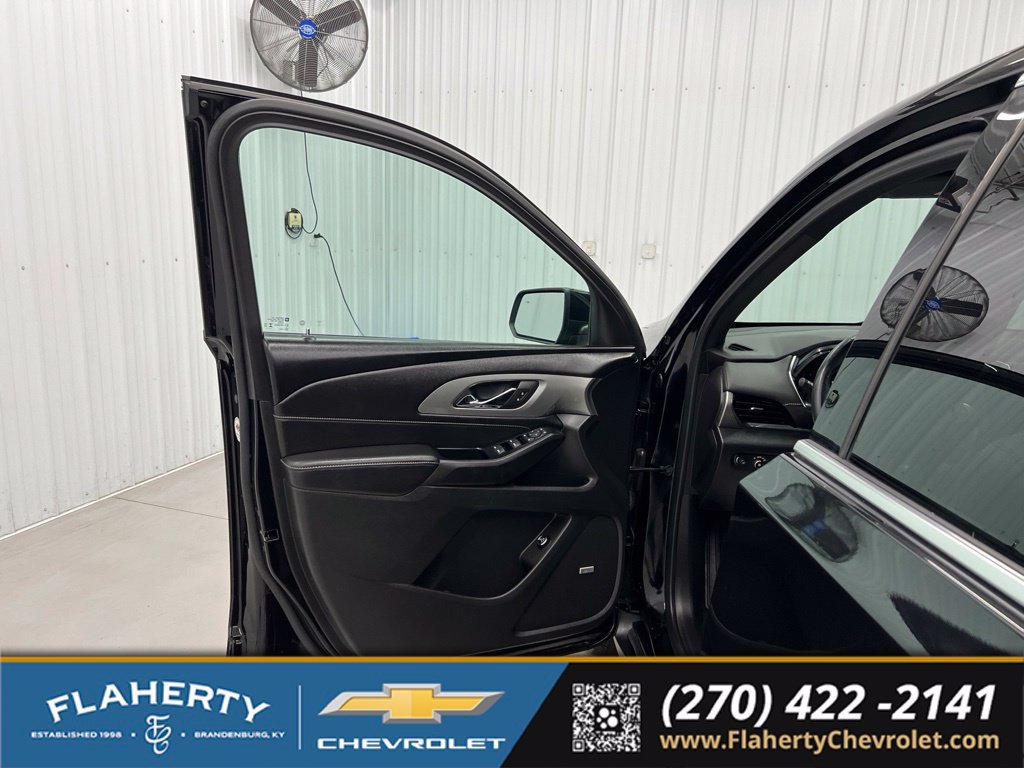 Used 2023 Chevrolet Traverse LT w/ LT Premium Package AWD/4WD image 8