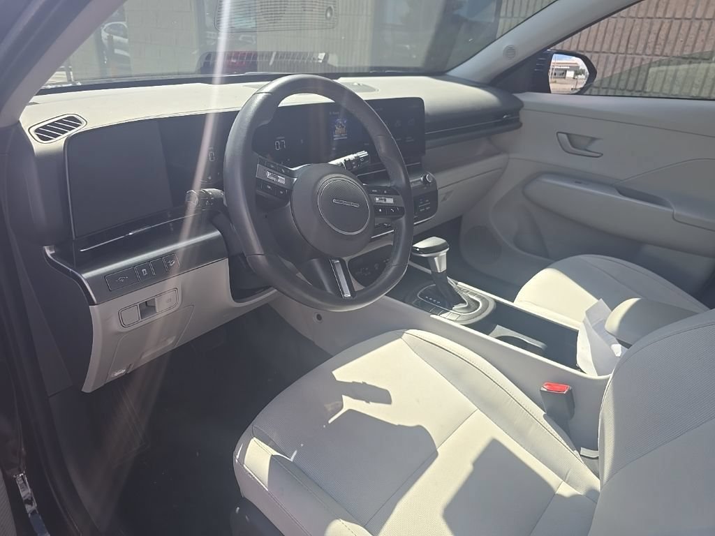 Used 2025 Hyundai Kona SEL FWD image 7