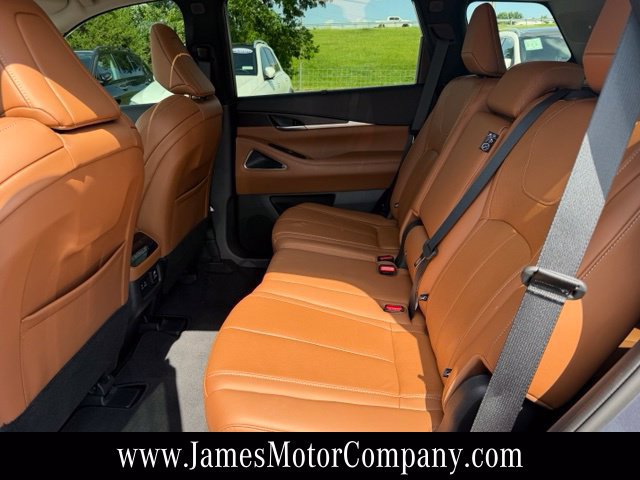 Used 2023 INFINITI QX60 Sensory w/ Vision Package AWD/4WD image 18