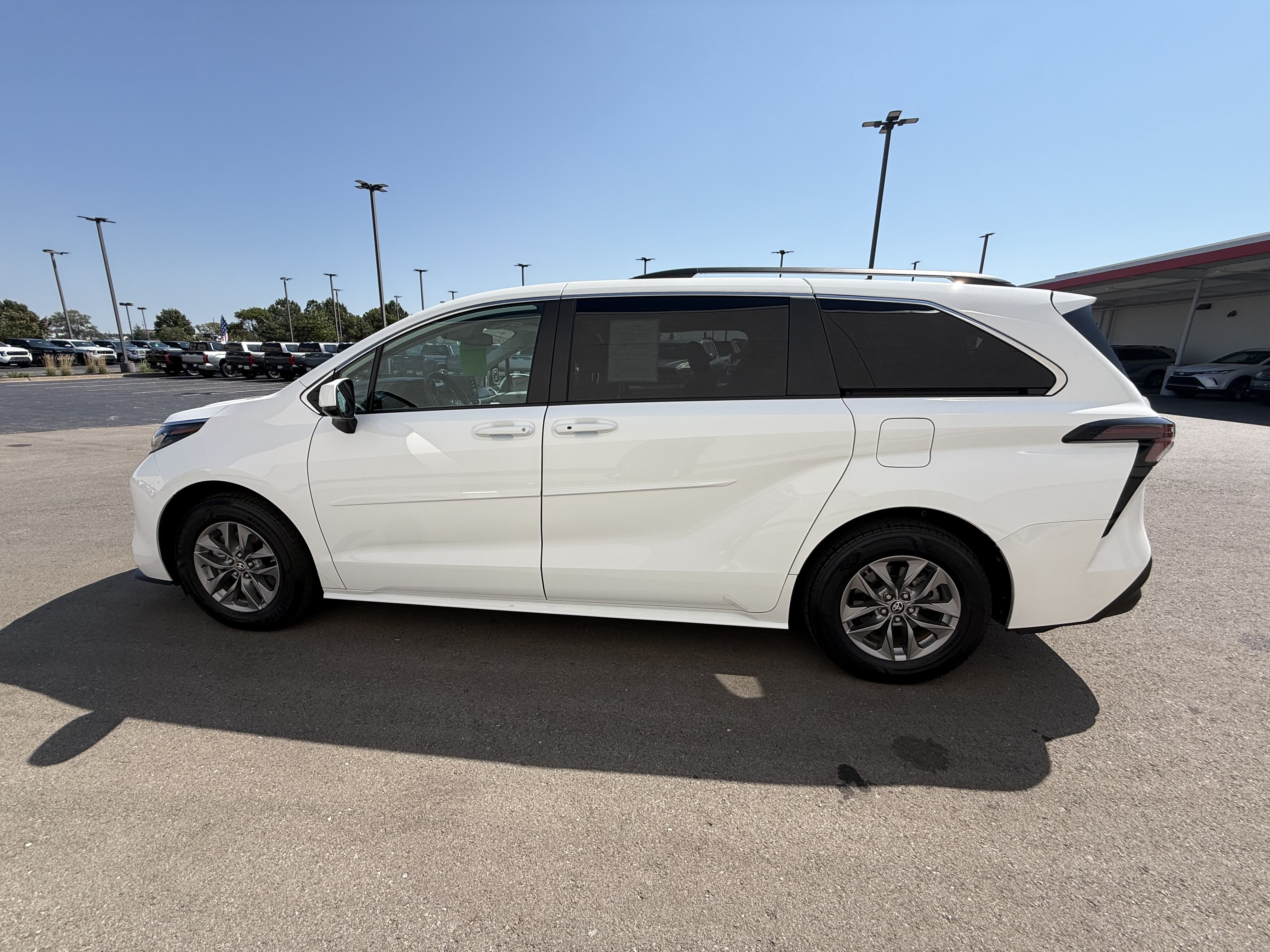 Certified 2024 Toyota Sienna LE w/ LE Plus Package AWD/4WD image 19