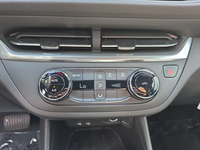 Used 2024 Buick Envista Preferred w/ Advanced Safety Package FWD image 17