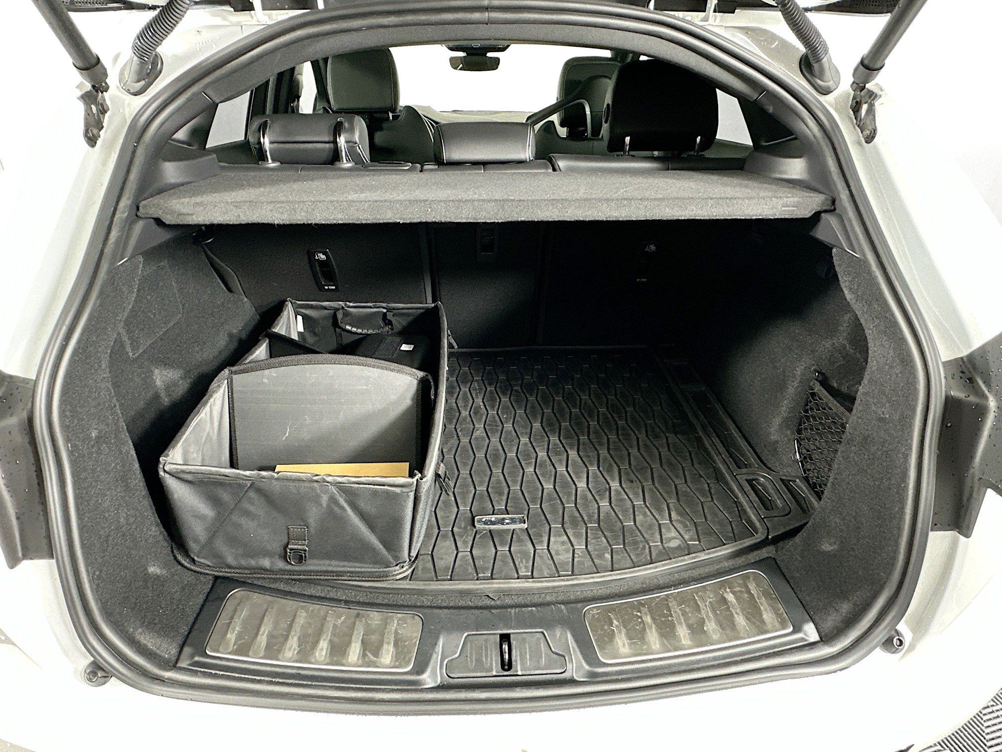 Used 2024 Jaguar E-PACE R-Dynamic SE image 29