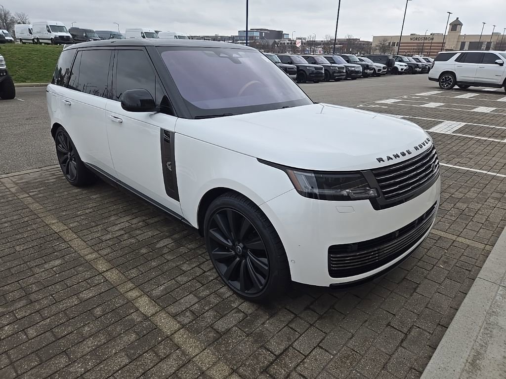 Used 2023 Land Rover Range Rover SV image 3