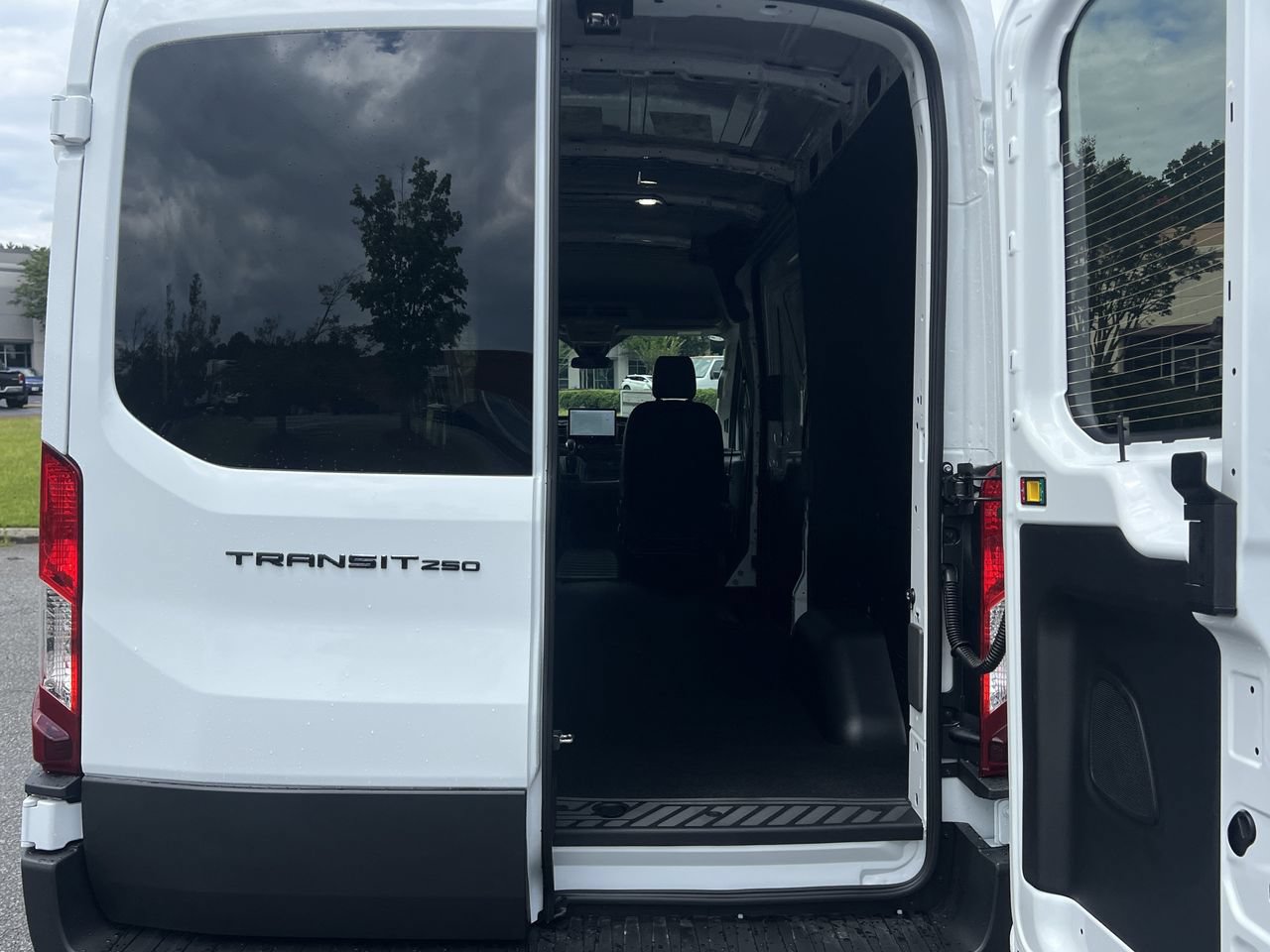 New 2026 Ford Transit 250 148 Medium Roof w/ Load Area Protection Package RWD image 15