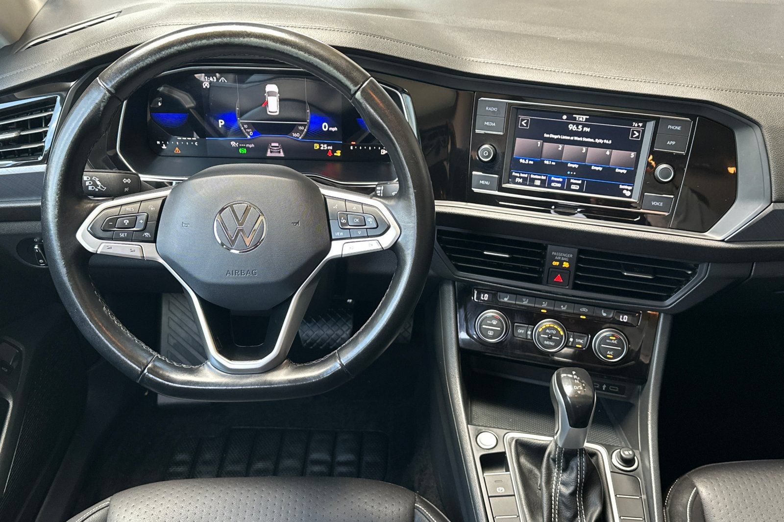 Used 2023 Volkswagen Jetta SE w/ Panoramic Sunroof Package FWD image 14