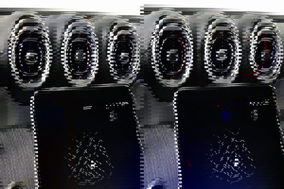 Used 2025 Mercedes-Benz GLC 300 4MATIC Coupe image 57