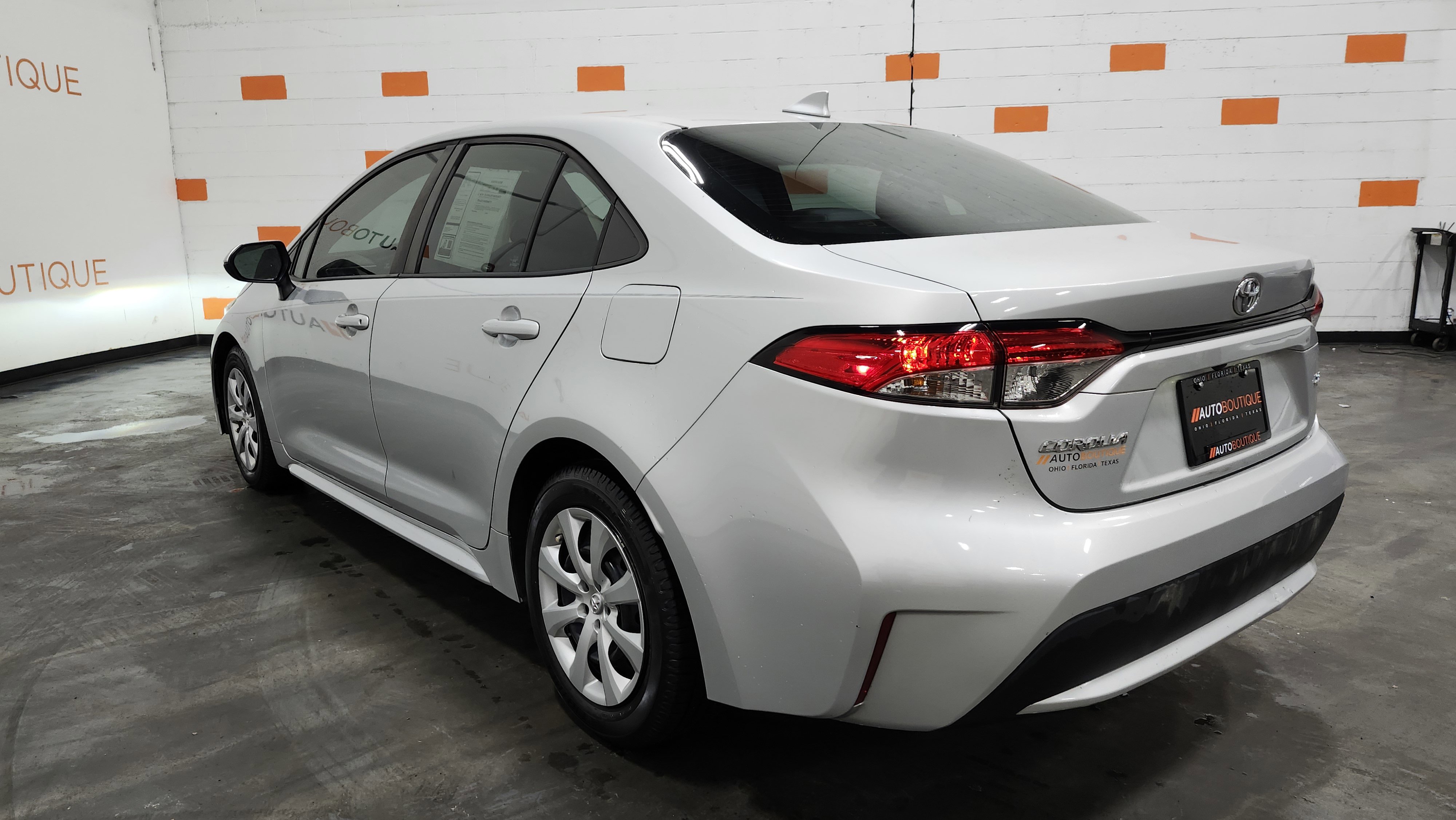 Used 2020 Toyota Corolla LE image 12
