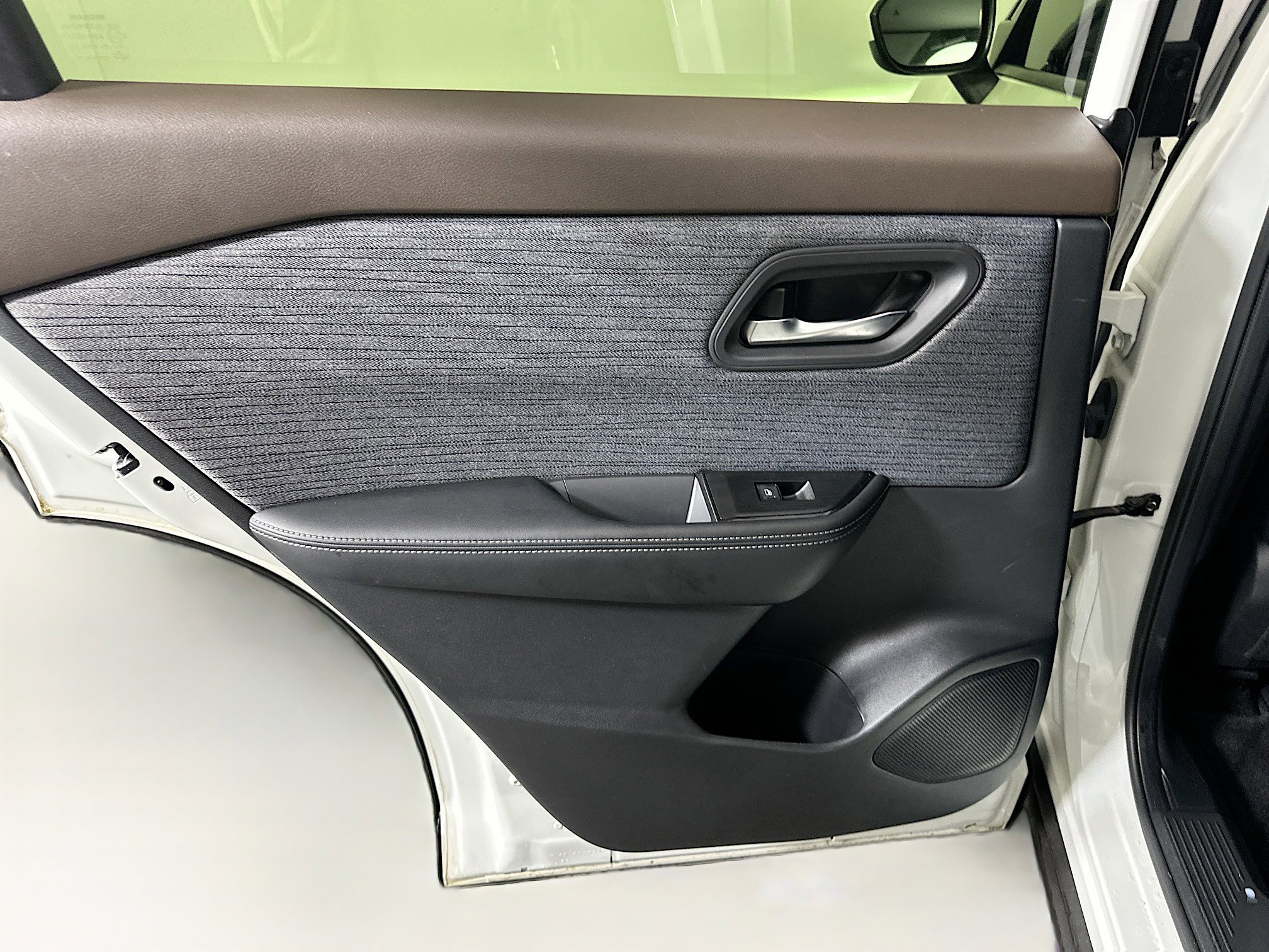 Used 2023 Nissan Rogue SV image 25