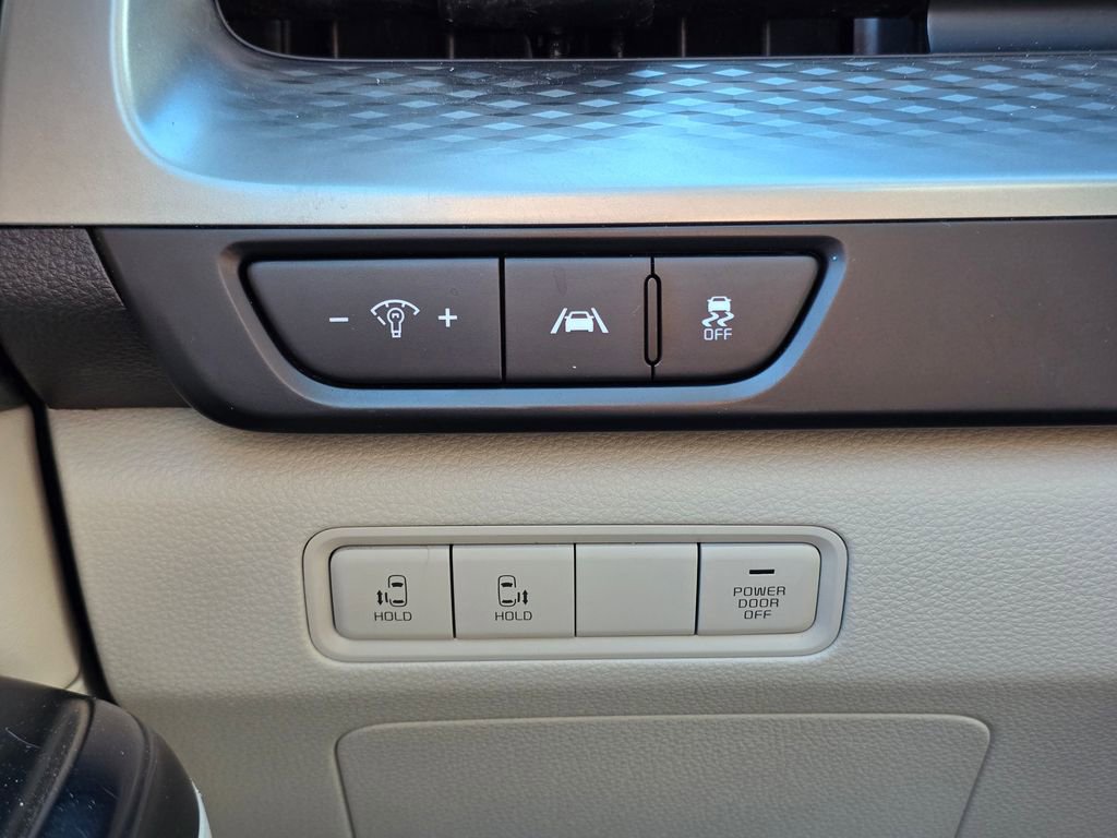 Used 2024 Kia Carnival LX image 34