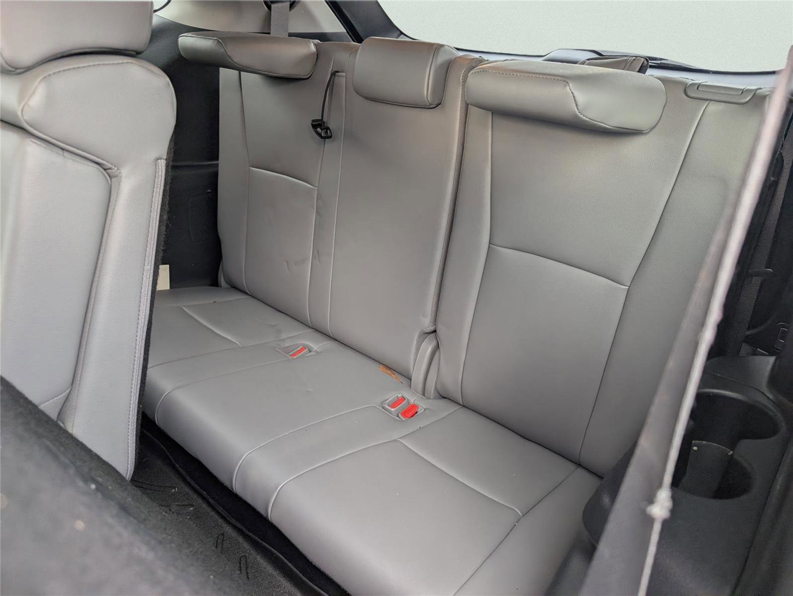 Used 2022 Toyota Highlander XLE FWD image 36