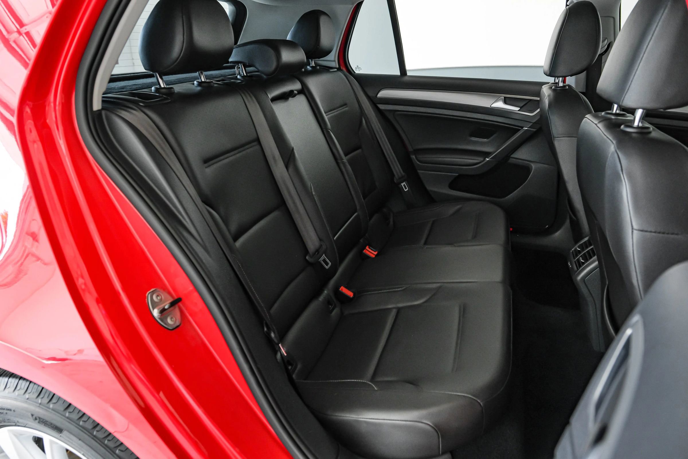 Used 2015 Volkswagen Golf SE image 27