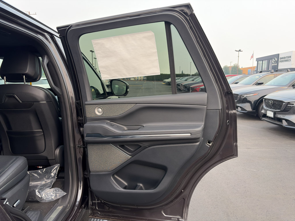 New 2027 Lincoln Navigator Reserve w/ Jet Appearance Package AWD/4WD image 15