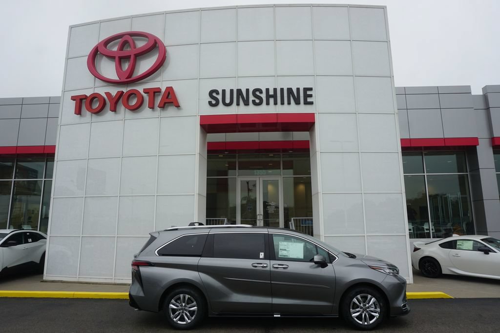 New 2026 Toyota Sienna Limited FWD image 1