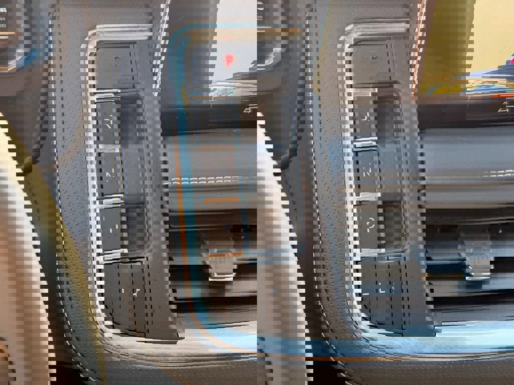 Used 2024 GMC Yukon XL SLT image 36