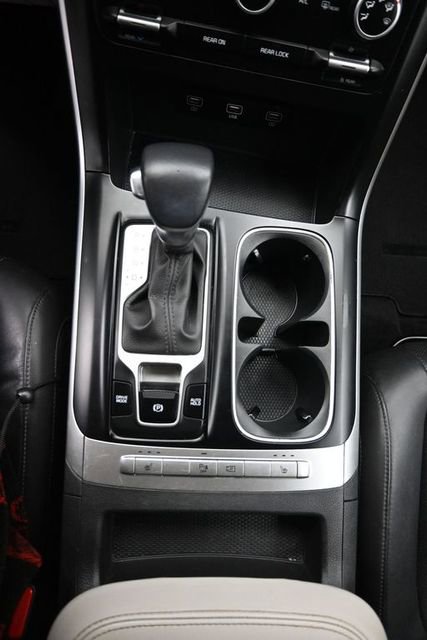 Used 2023 Kia Carnival LX image 18